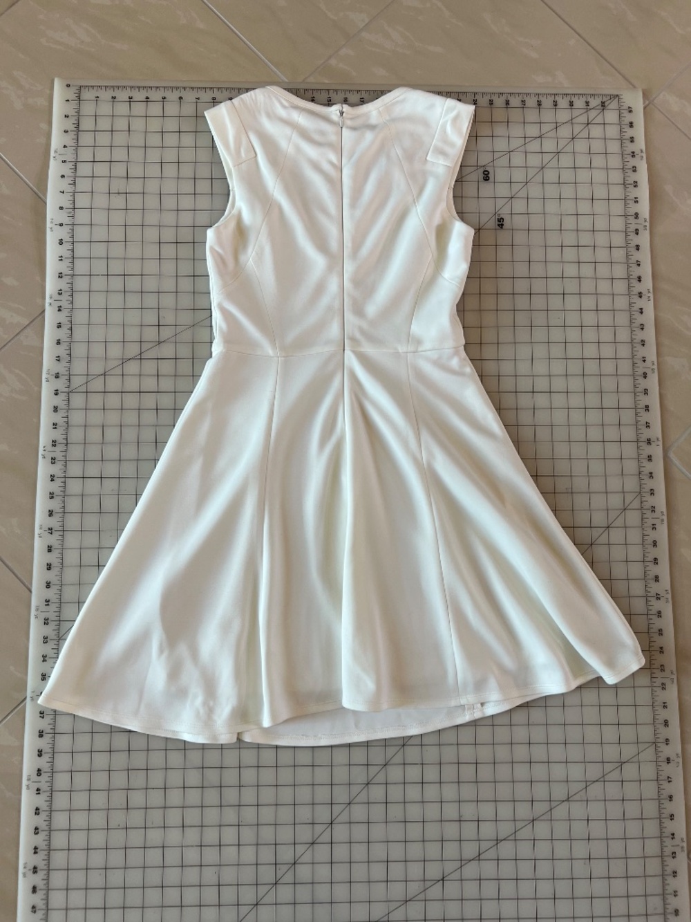 Lot of 4 Women's Midi Dresses Size M & 8 Tahari Elie Tahari Betsey Johnson - Picture 13 of 14
